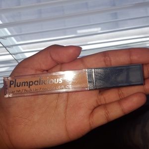 Plumpling lip gloss